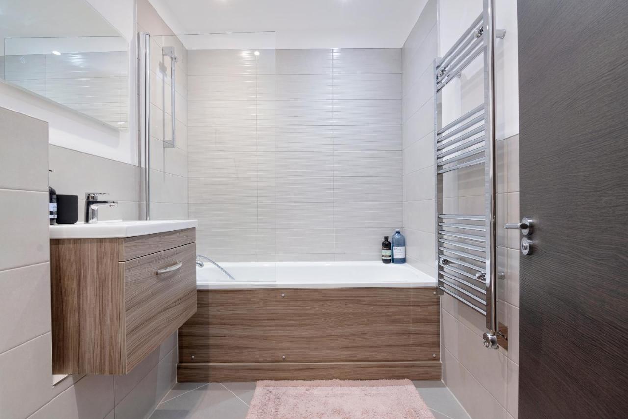 Spacious, 3 Bedroom, 2 Bathroom, Surbiton Zewnętrze zdjęcie