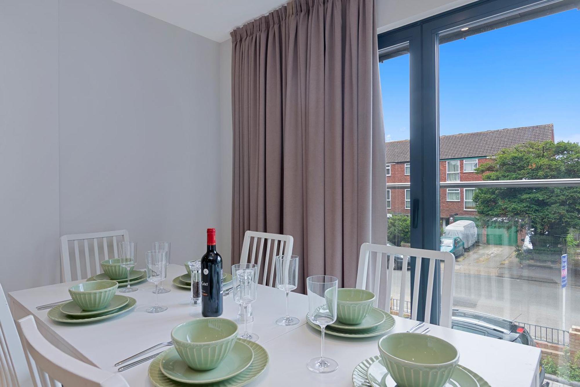Spacious, 3 Bedroom, 2 Bathroom, Surbiton Zewnętrze zdjęcie